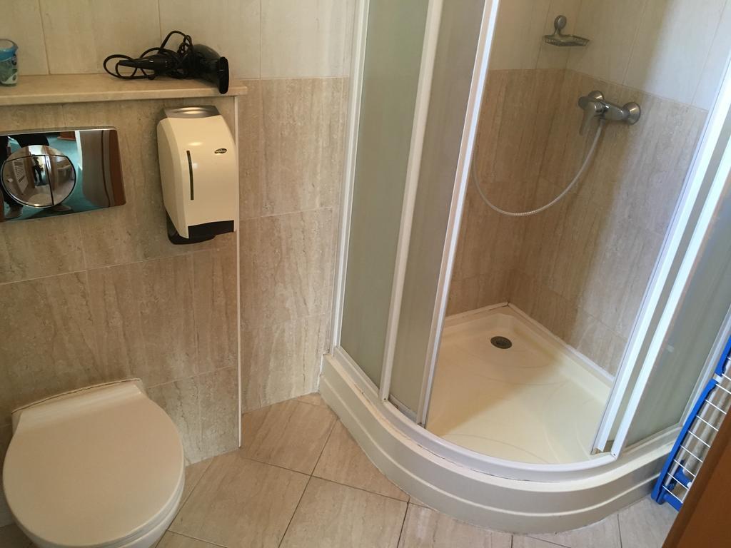 Apartman Darmon Пиещани Екстериор снимка